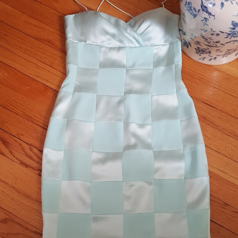 Dress,  strapless  or straps could be useld.